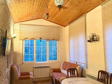 Satılır 4 otaqlı həyət evi/bağ evi 100 m², Buzovna q.