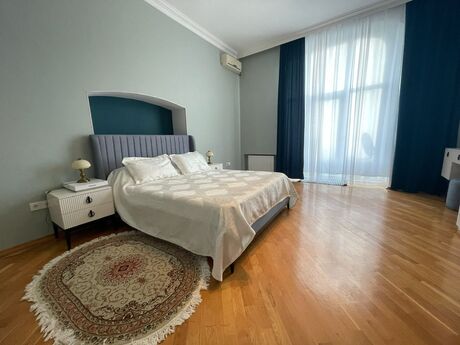 4 otaqlı yeni tikili - İçəri Şəhər m. - 210 m²