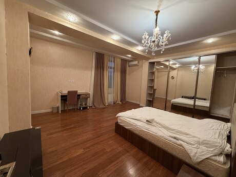 4 otaqlı mənzil, 184 m², 28 May: 565 000 ₼ 2