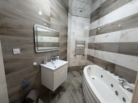 4 otaqlı mənzil, 184 m², 28 May: 565 000 ₼ 4