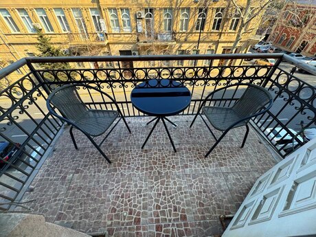 3 otaqlı köhnə tikili - İçəri Şəhər m. - 90 m²