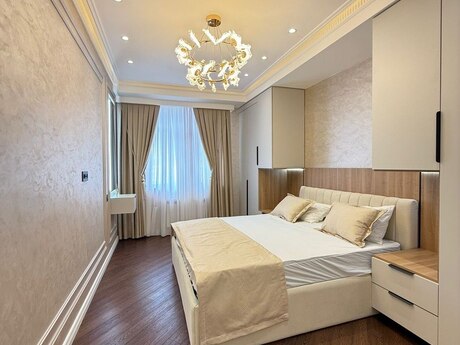 Elan №5985155 - Bakı, 28 May m., 3 otaqlı, 130 m², 12/17 mərtəbə