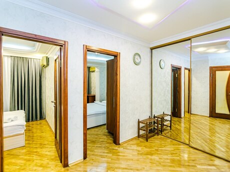 3-комн. вторичка - м. Сахил - 90 м²
