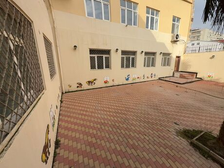 Obyekt - İnşaatçılar m. - 600 m²