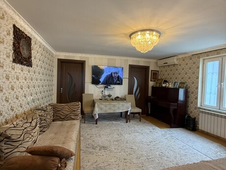 Satılır 4 otaqlı həyət evi/bağ evi 70 m², M.Ə.Rəsulzadə q.