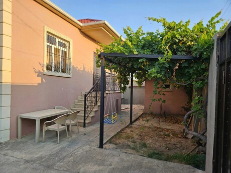 Satılır 3 otaqlı həyət evi/bağ evi 100 m², Saray q.