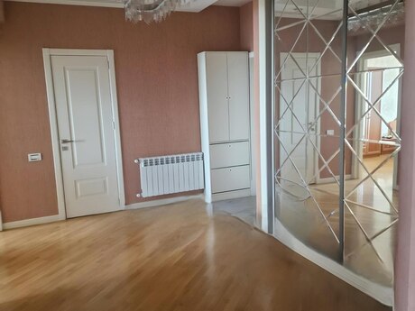 3 otaq · 130 m² · 12/16 mərtəbə, Elmlər Akademiyası