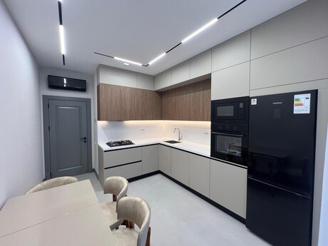 3 otaqlı yeni tikili - 8 Noyabr m. - 145 m²
