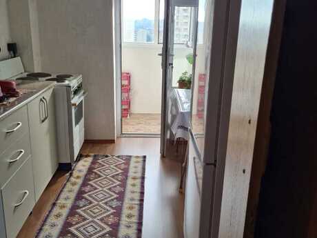 2 otaqlı köhnə tikili - Azadlıq Prospekti m. - 65 m²