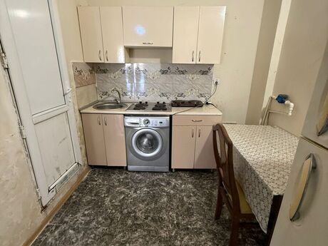 1 otaq · 30 m² · 1/12 mərtəbə, İnşaatçılar