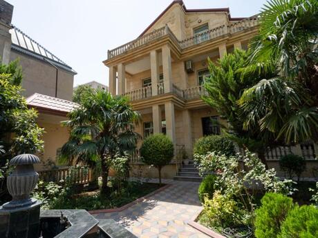 9 otaqlı həyət evi/bağ evi - Suraxanı r. - 600 m²