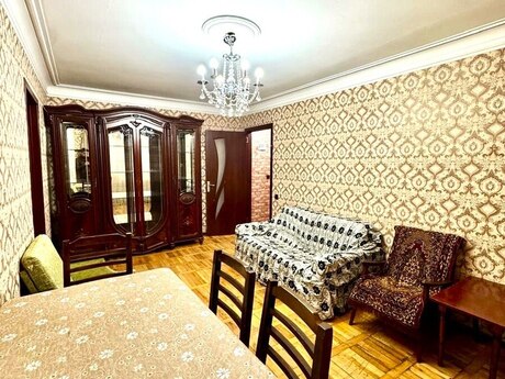 2-комн. вторичка - м. Элмляр Академиясы - 60 м²