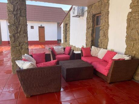 4 otaqlı həyət evi/bağ evi - Şüvəlan q. - 155 m²