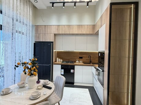 4 otaqlı həyət evi/bağ evi - Şüvəlan q. - 140 m²