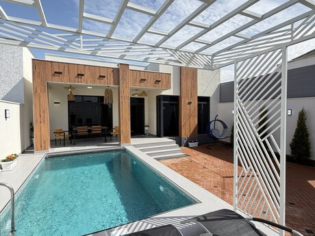 4 otaqlı həyət evi/bağ evi - Şüvəlan q. - 140 m²