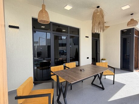 4 otaqlı həyət evi/bağ evi - Şüvəlan q. - 140 m²