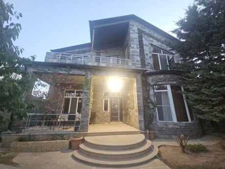 4 otaqlı həyət evi/bağ evi - Mərdəkan q. - 200 m²