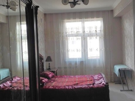 4-комн. новостройка - м. Элмляр Академиясы - 200 м²