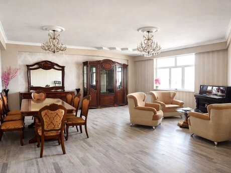 4-комн. новостройка - м. Элмляр Академиясы - 200 м²