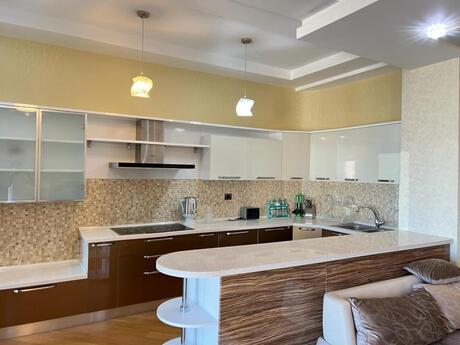 3-room new-build apartment for rent in Altes Plaza, 160 m², 1 500 AZN/mo, photo 5 / 12