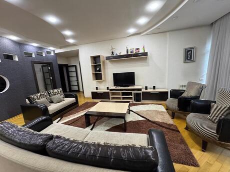 Elan №5988228 - Bakı, 28 May m., 3 otaqlı, 150 m², 2/18 mərtəbə
