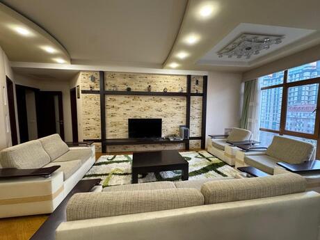 3 otaqlı yeni tikili - 28 May m. - 150 m²