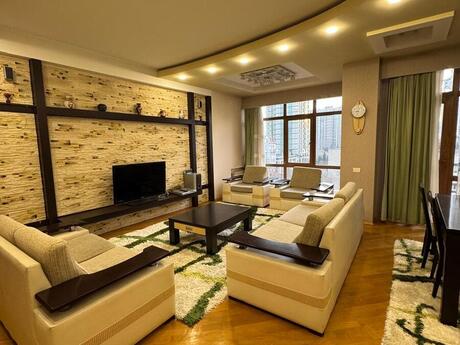 3 otaqlı yeni tikili - 28 May m. - 150 m²