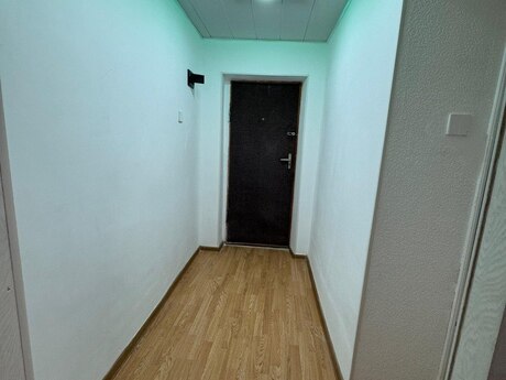 Satlr 2 otaql khn tikili 50 m, 8 Noyabr m.