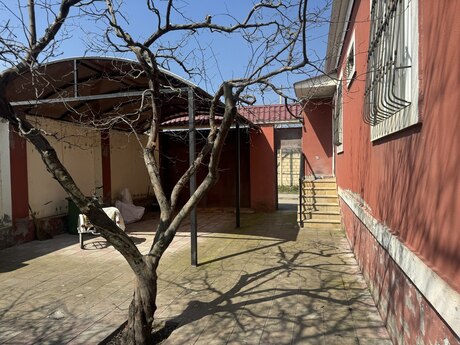 8 otaqlı həyət evi/bağ evi - Xaçmaz - 200 m²