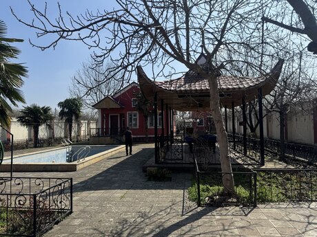 8 otaqlı həyət evi/bağ evi - Xaçmaz - 200 m²