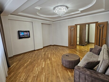 Elan №5988420 - Bakı, İnşaatçılar m., 2 otaqlı, 80 m², 9/17 mərtəbə