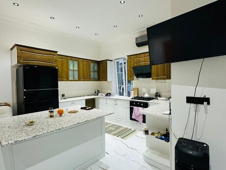Mərdəkanda 6 otaqlı həyət evi kirayə verilir, 300 m², 1 000 AZN/ay, şəkil 5 / 12