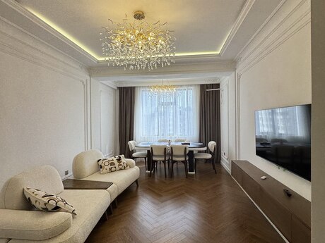 Elan №5988555 - Bakı, Gənclik m., 3 otaqlı, 117 m², 13/16 mərtəbə