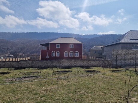 6 otaqlı həyət evi/bağ evi - Qusar - 250 m²