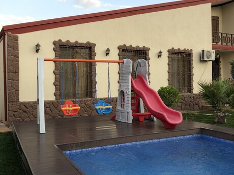 5 otaqlı həyət evi/bağ evi - Şüvəlan q. - 172 m²