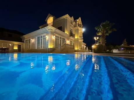 7 otaqlı həyət evi/bağ evi - Novxanı q. - 760 m²