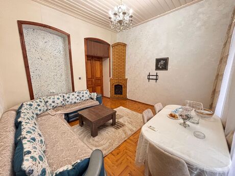 Elan №5988997 - Bakı, İçəri Şəhər m., 3 otaqlı, 70 m², 2/3 mərtəbə