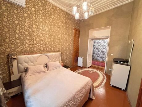 3 otaqlı köhnə tikili - İçəri Şəhər m. - 70 m²