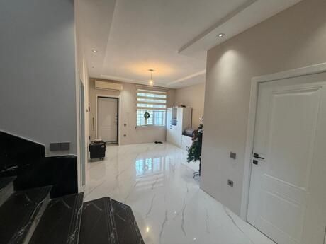6 otaqlı həyət evi/bağ evi - Biləcəri q. - 240 m²
