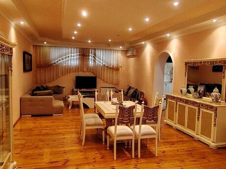 4 otaqlı həyət evi/bağ evi - Novxanı q. - 200 m²