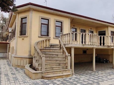 4 otaqlı həyət evi/bağ evi - Novxanı q. - 200 m²