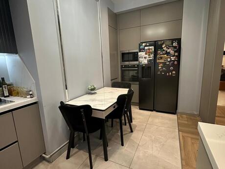 4 otaqlı yeni tikili - Ağ şəhər q. - 135 m²