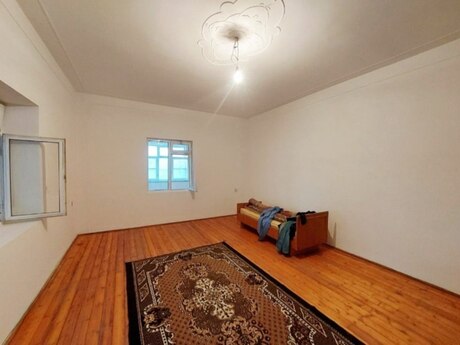 5 otaqlı həyət evi/bağ evi - Novxanı q. - 180 m²