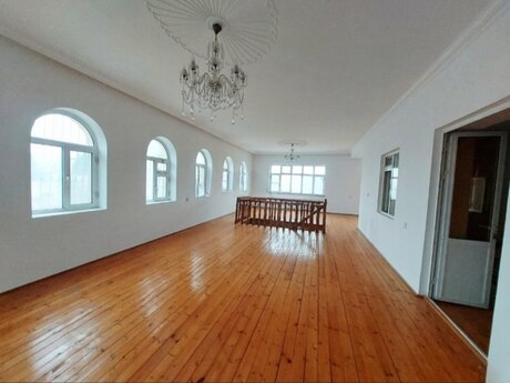 5 otaqlı həyət evi/bağ evi - Novxanı q. - 180 m²