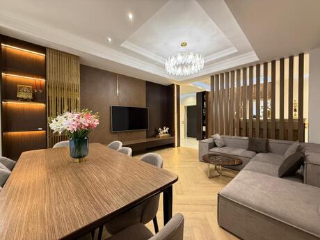 4 otaqlı yeni tikili - Ağ şəhər q. - 141 m²