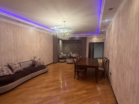 Elan №5990347 - Bakı, Ağ şəhər q., 3 otaqlı, 160 m², 4/18 mərtəbə