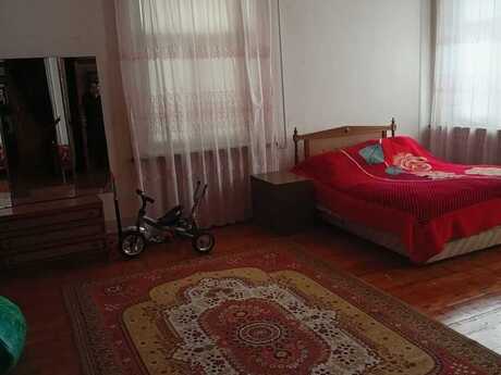 Satılır 10 otaqlı həyət evi/bağ evi 1006 m², Gəncə