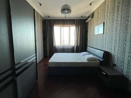 4 otaqlı yeni tikili - Şah İsmayıl Xətai m. - 220 m²
