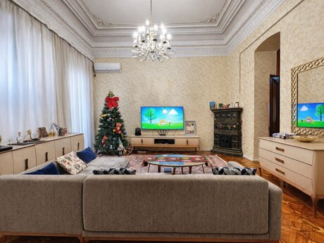 7-комн. вторичка - м. Сахил - 245 м²