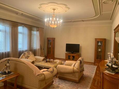 5 otaqlı həyət evi/bağ evi - Gənclik m. - 400 m²